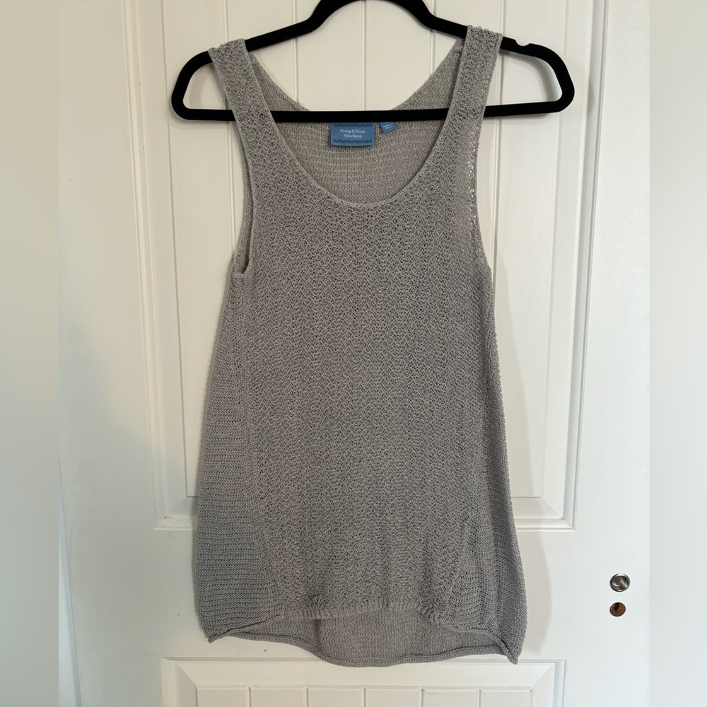 Simply Vera Wang Size S Small knit tank top. Light gray.